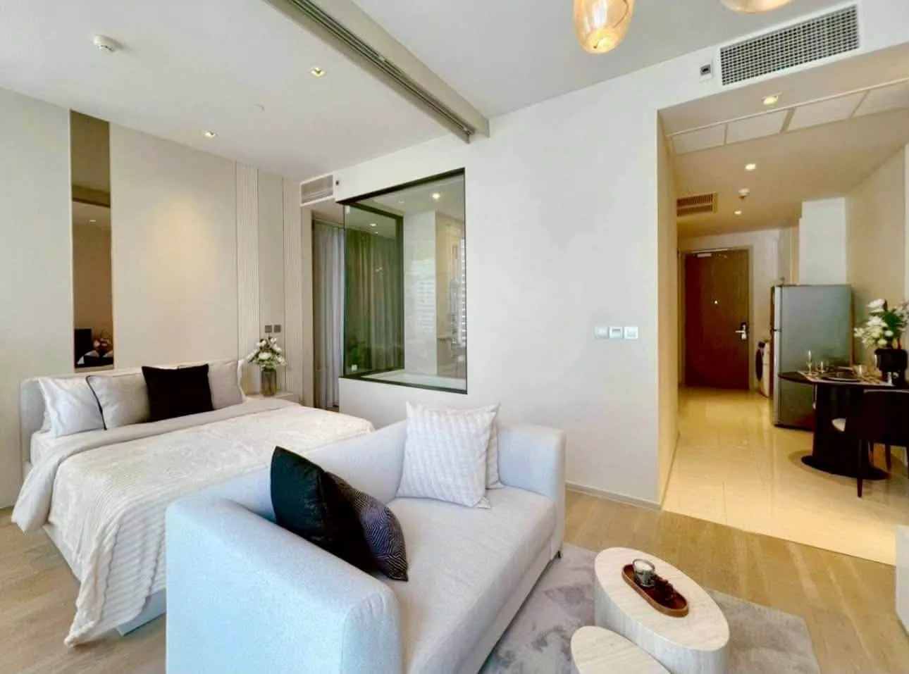 ASHTON SILOM