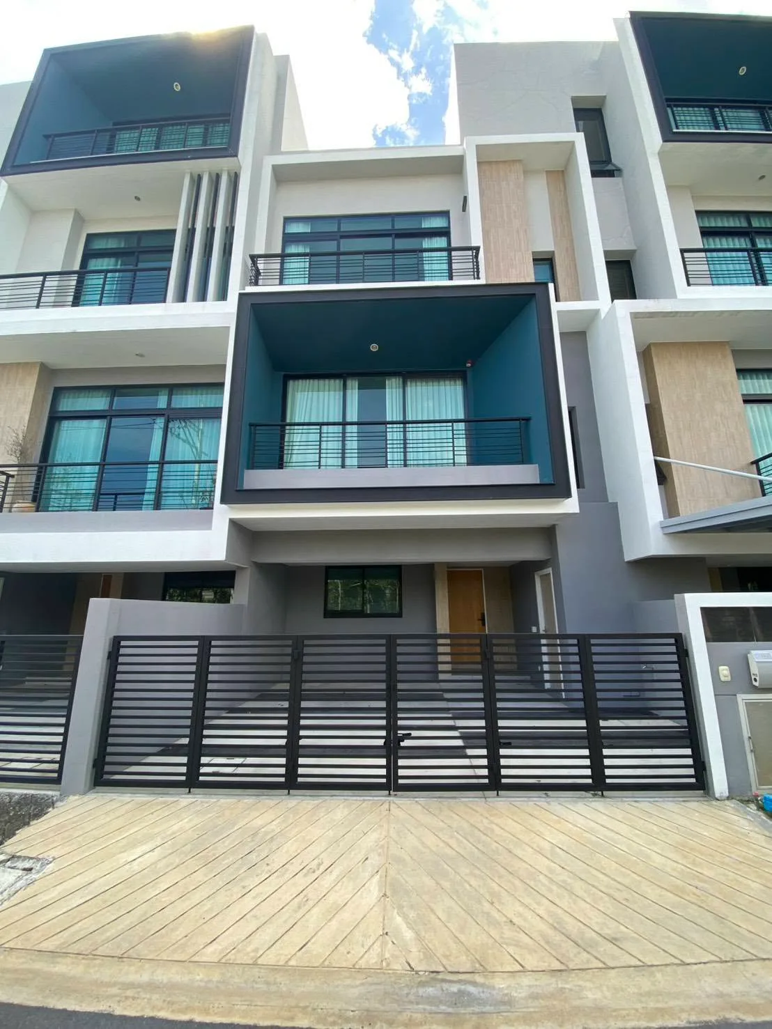 House Saphan Sung