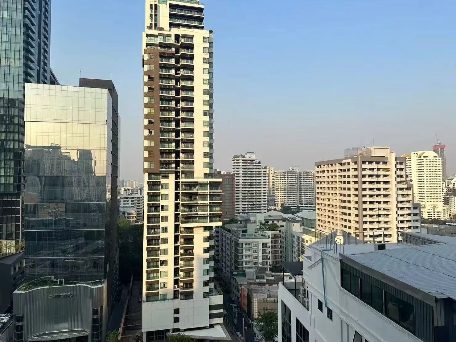 THE ESTELLE PHROM PHONG – photo 3