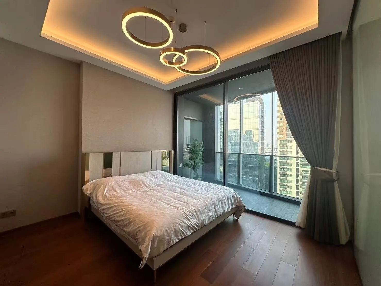 THE ESTELLE PHROM PHONG – photo 2