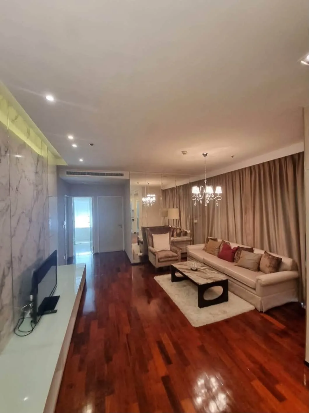 NOBLE FORM THONGLOR – photo 1