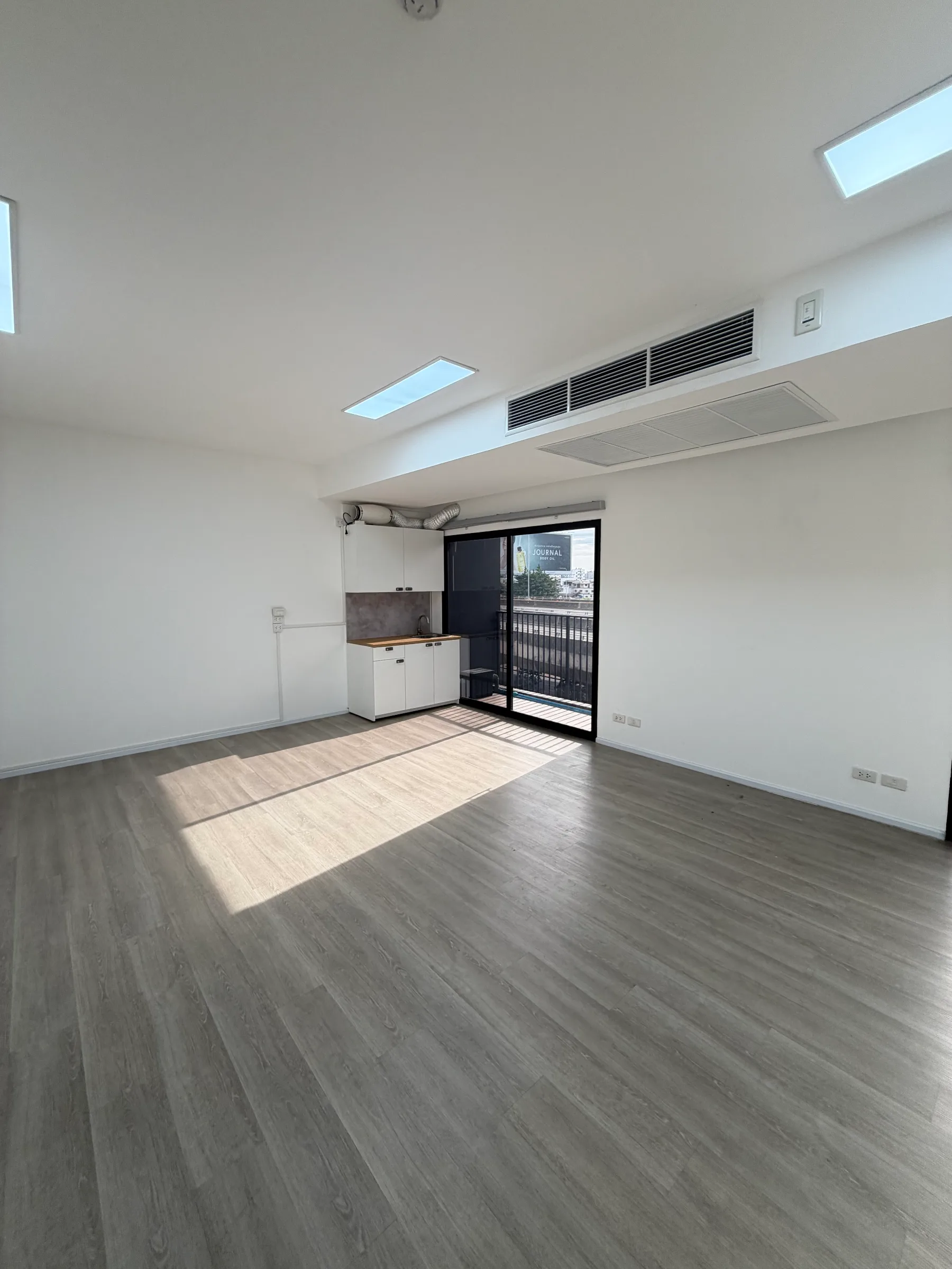 BLOSSOM CONDO @ SATHORN-CHAROENRAT – photo 2