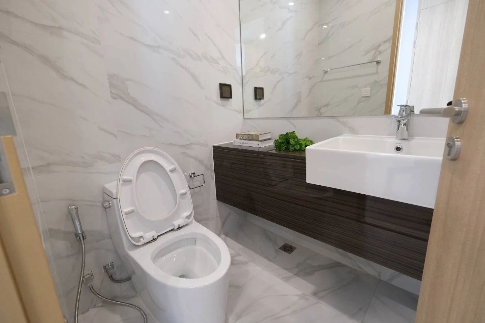 Condo Khlong Toei Nuea – photo 4