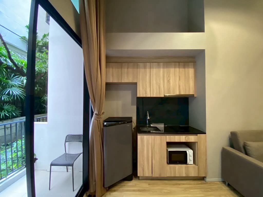 BLOSSOM CONDO @ SATHORN-CHAROENRAT