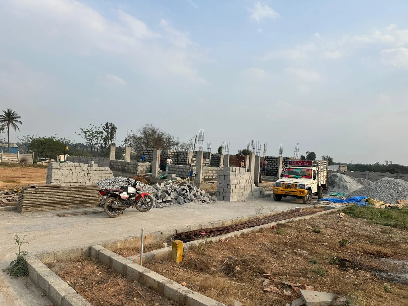 2 BHK Flat for sale in TVS, company to andhivadi,road, Thirupathi layout, Hosur, Building / outside