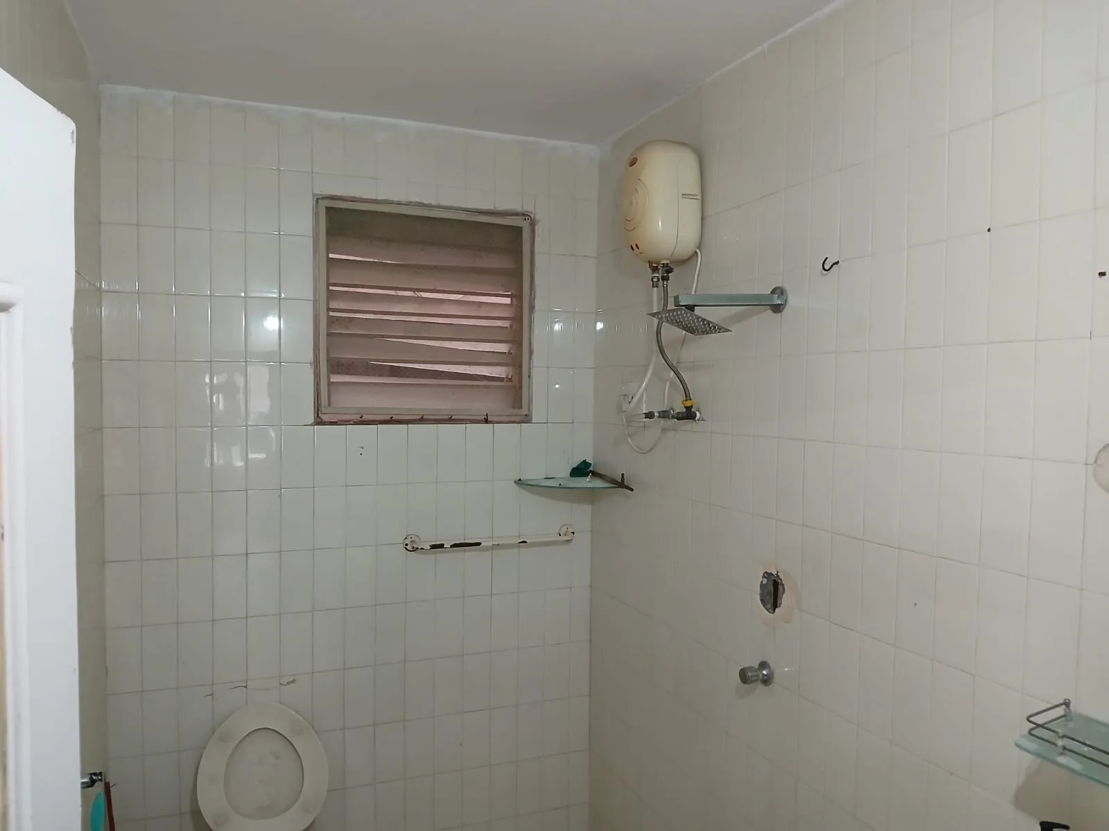3 BHK Flat in Ellisbridge, Bathroom