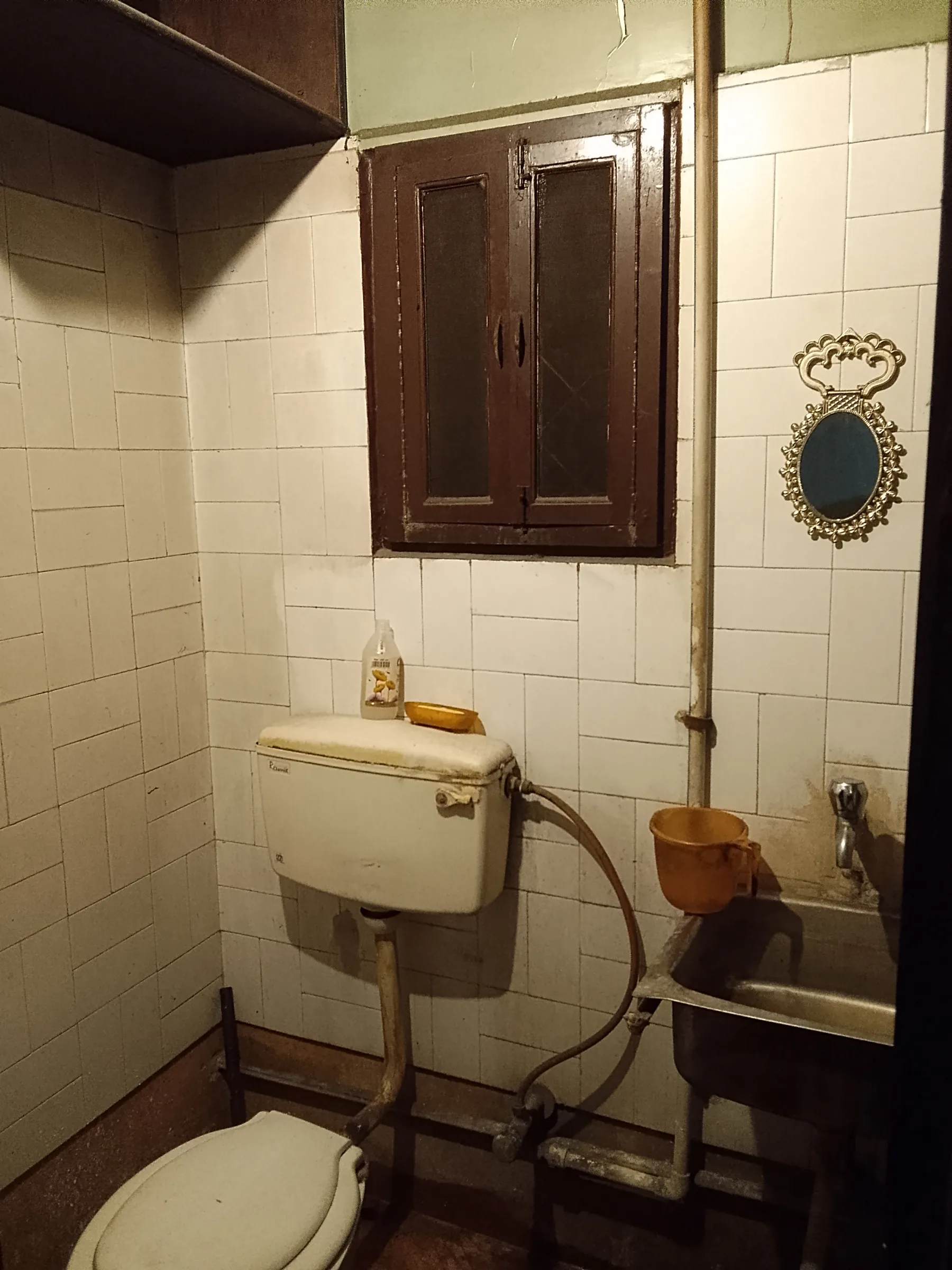 2 BHK Flat in Ballygunge for sale, Bathroom