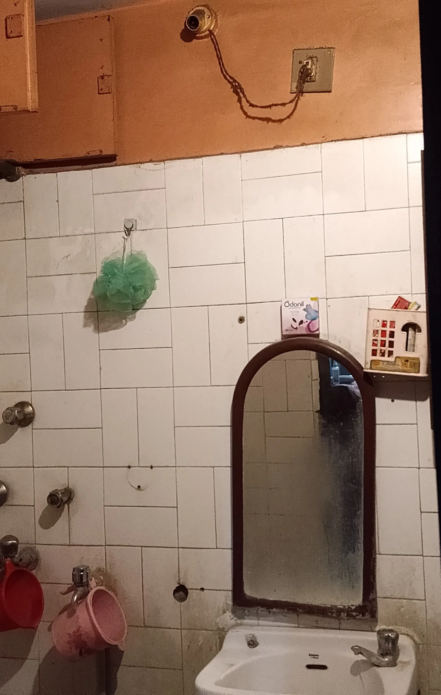2 BHK Flat in Ballygunge for sale, Bathroom