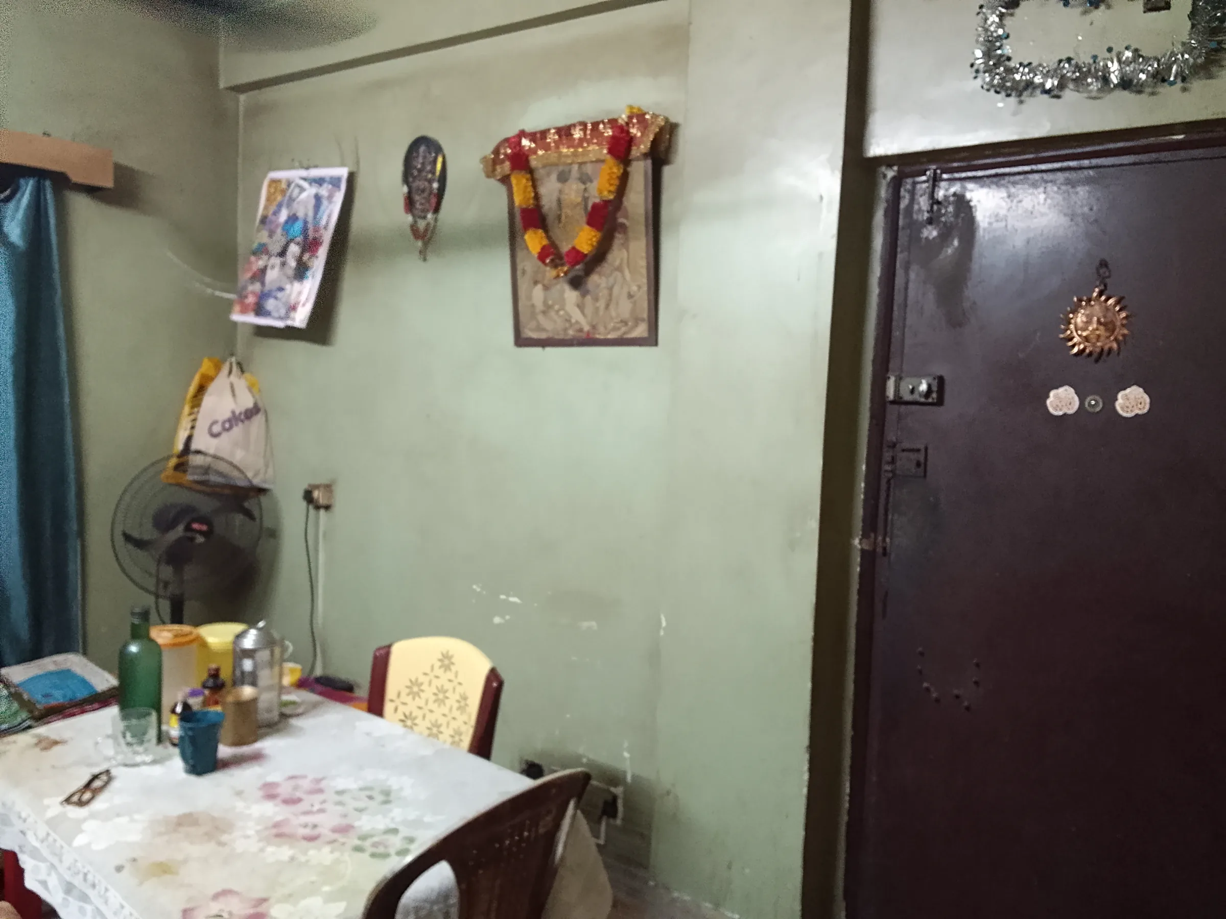 2 BHK Flat in Ballygunge for sale, Living room