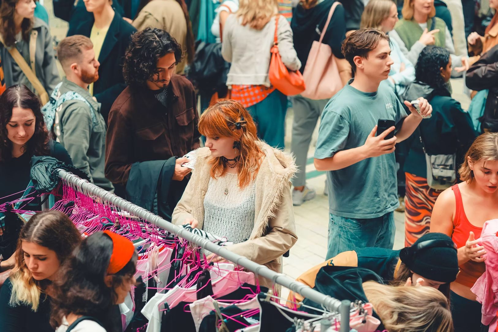 Clothes Cycle Market