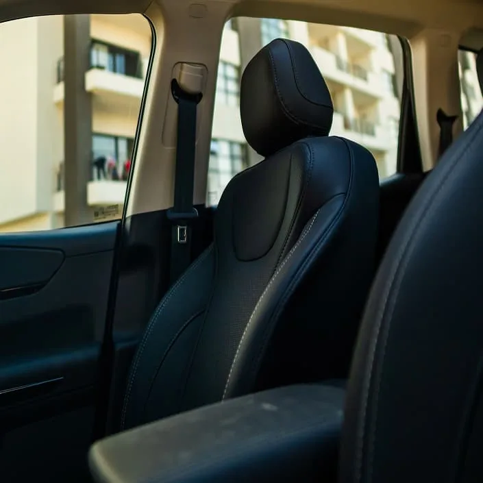 Mahindra XUV700, image 7 of 8
