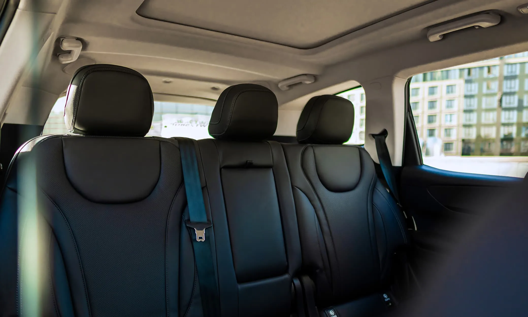 Mahindra XUV700, image 8 of 8