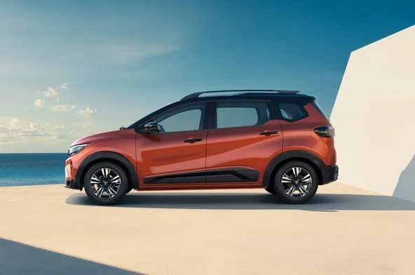 Renault Triber, image 7 of 12