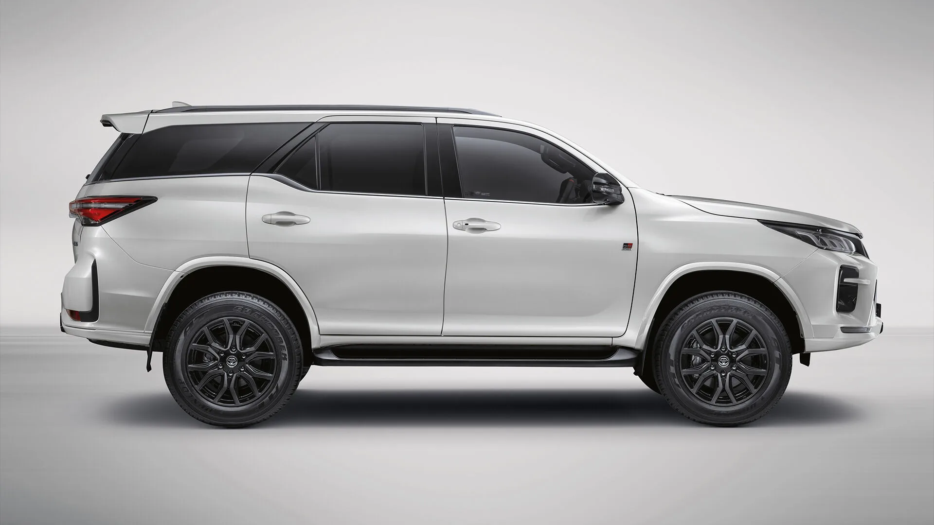 Toyota Fortuner, image 3 of 9