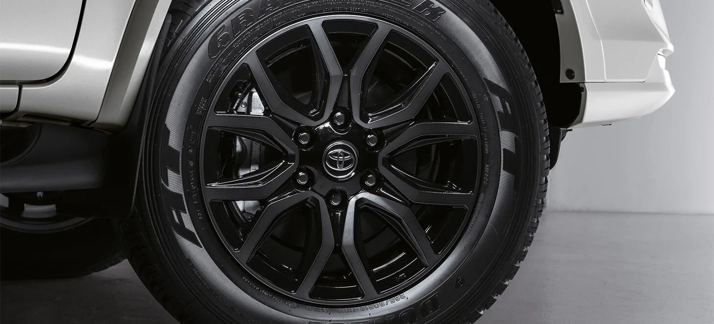 Toyota Fortuner, image 8 of 9
