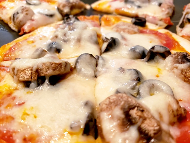 kimo's-easy-low-carb-tortilla-pizza