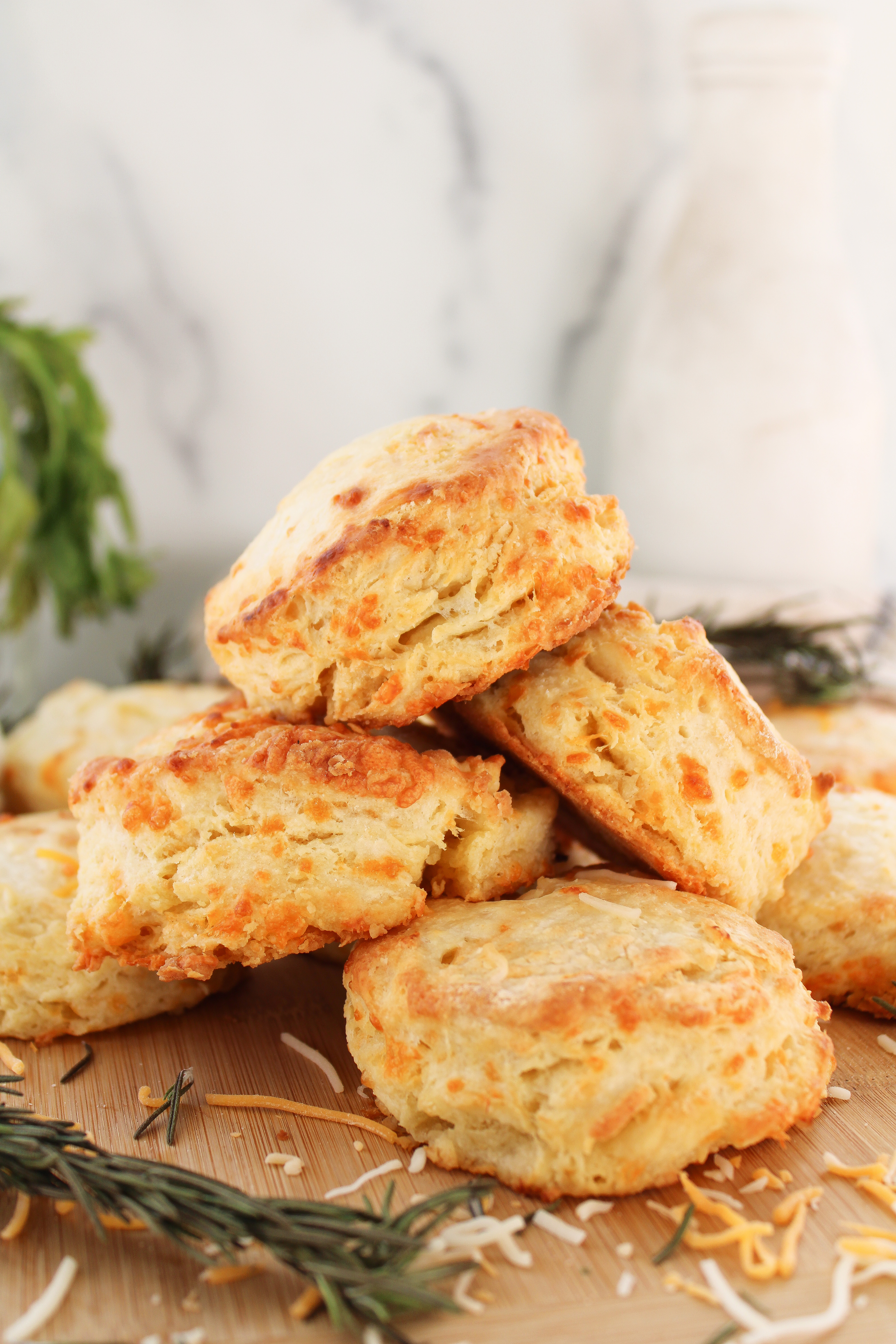 cheddar-garlic-biscuits