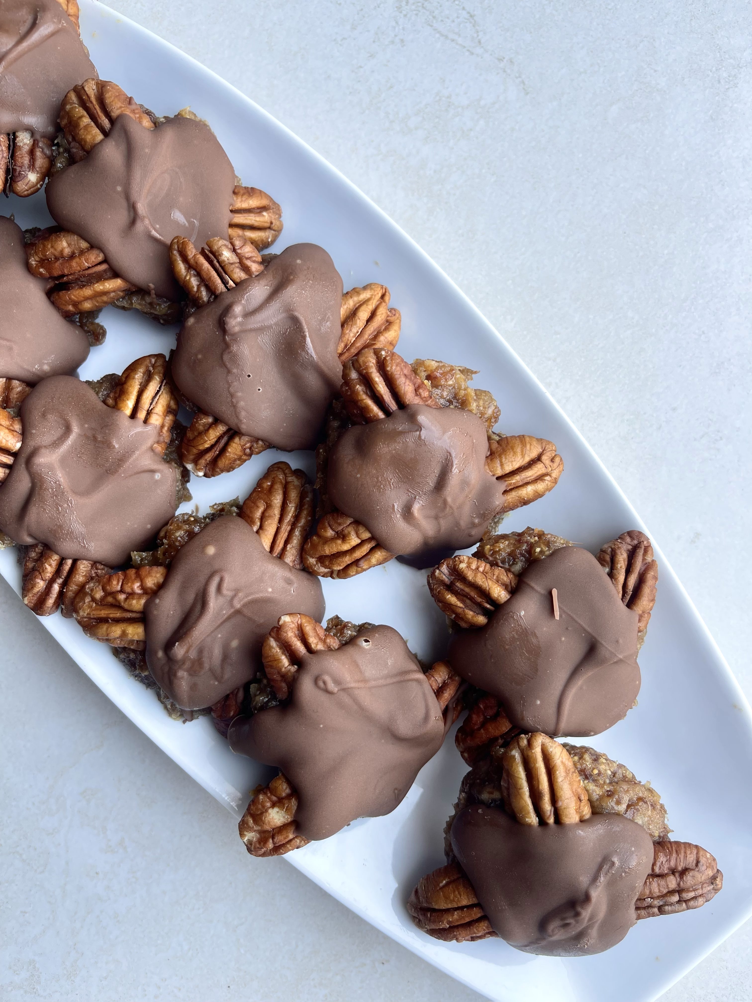 healthy-4-ingredient-chocolate-turtles