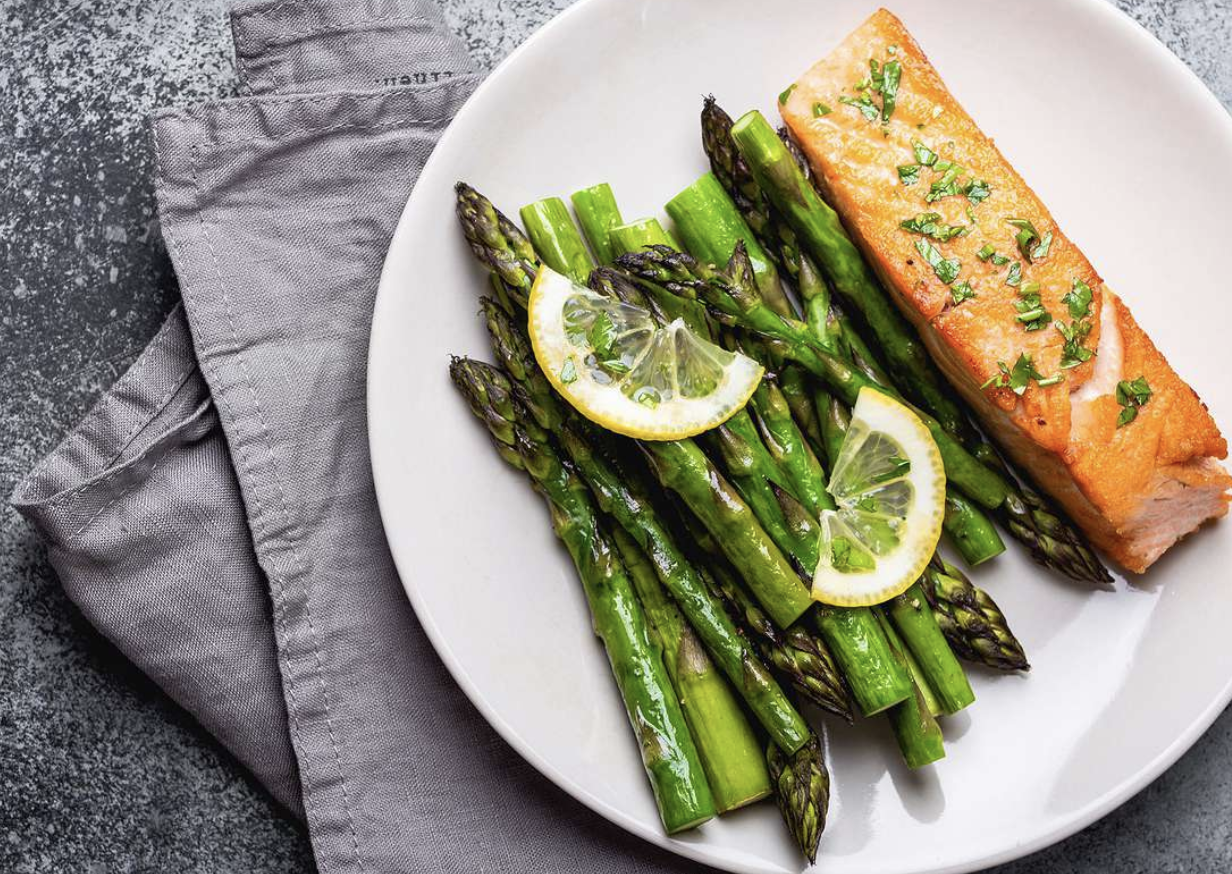 dilly-salmon-with-asparagus