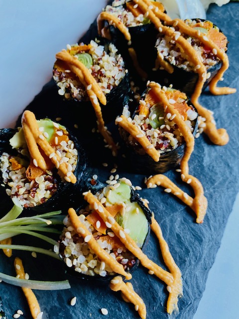 quinoa-vegetable-sushi-with-a-spicy-chickpea-tahini-sauce