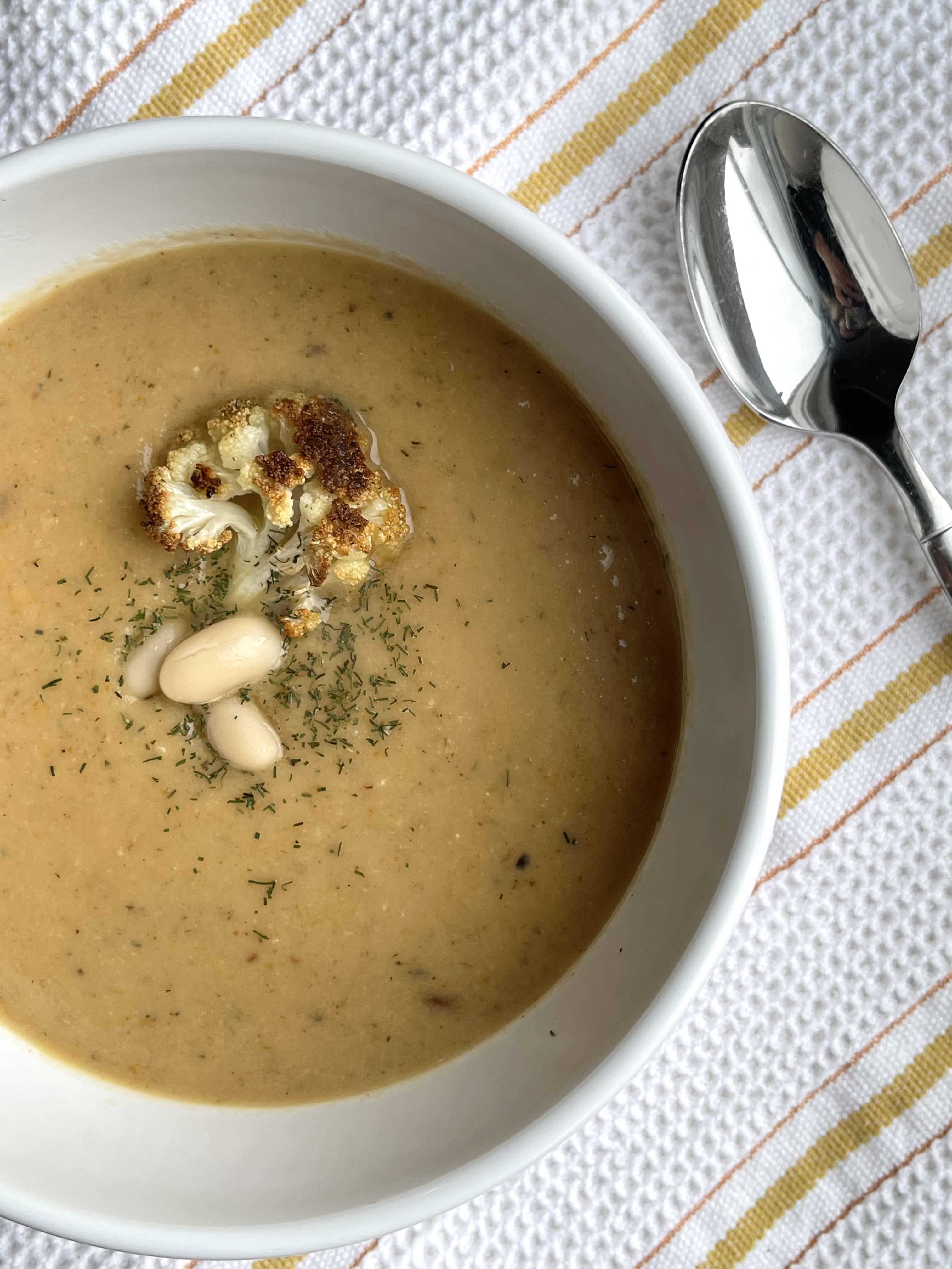 roasted-cauliflower-white-bean-soup
