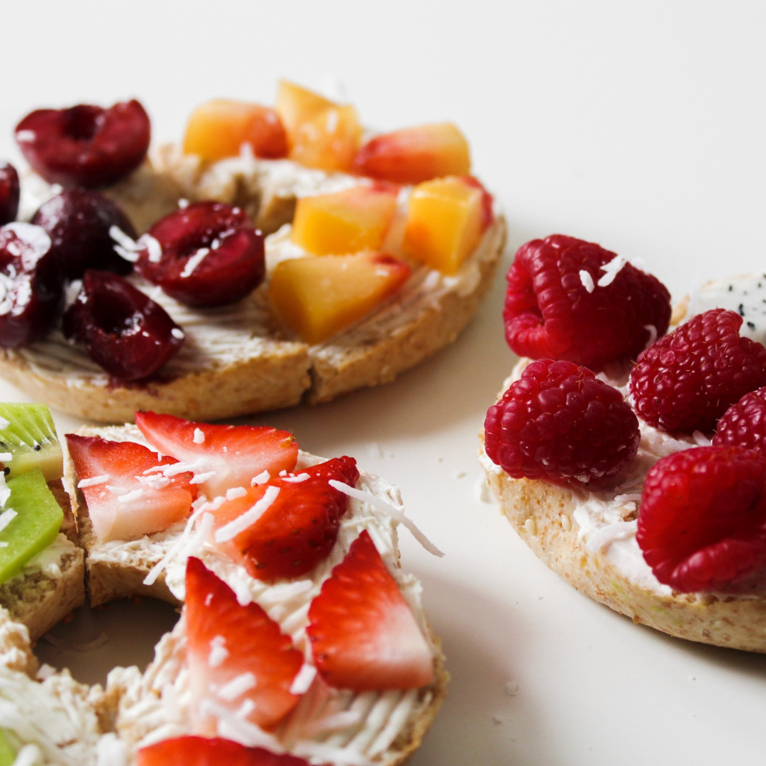 honey-cream-cheese-bagel-w-strawberries