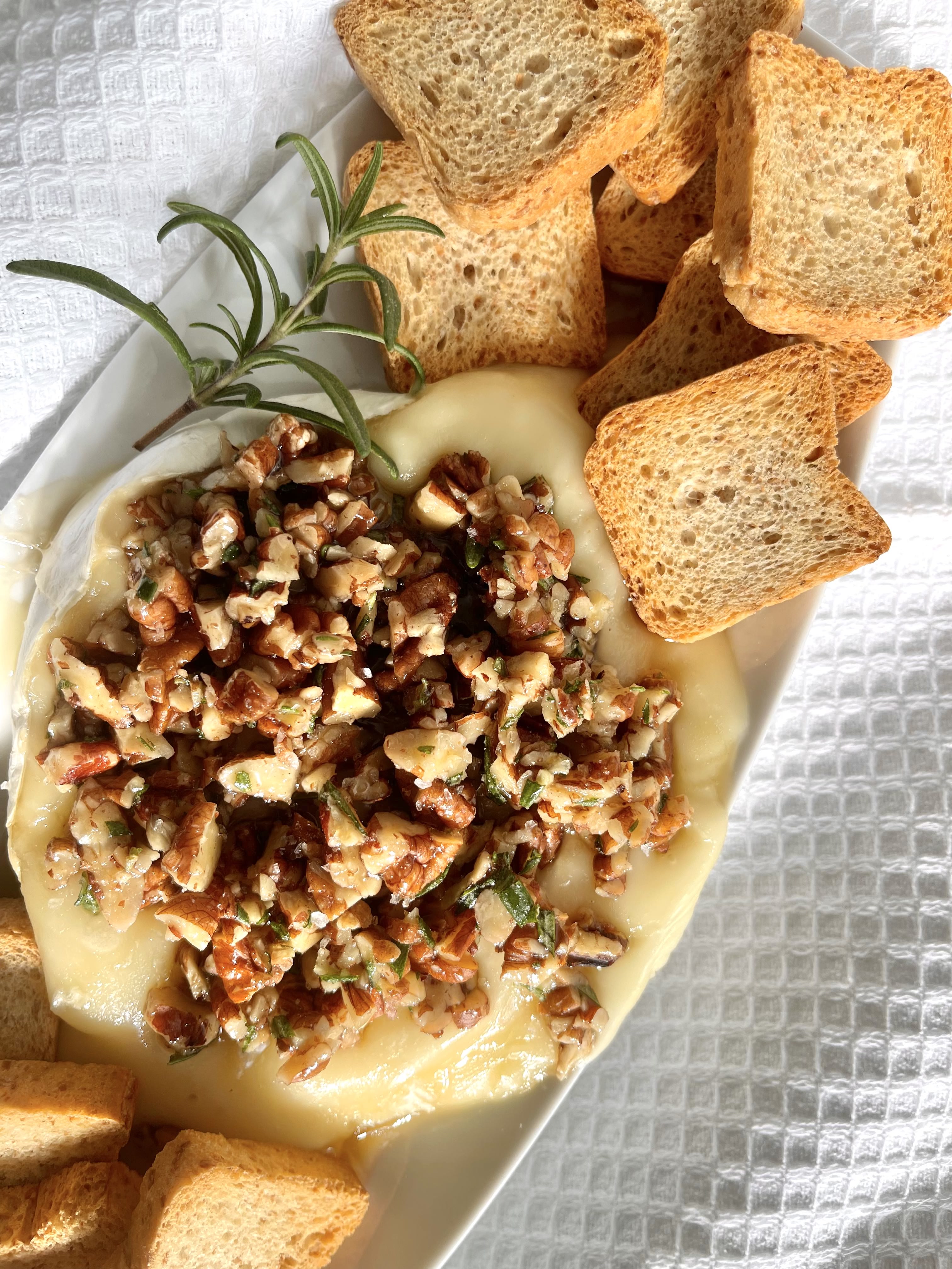 honey-pecan-rosemary-brie