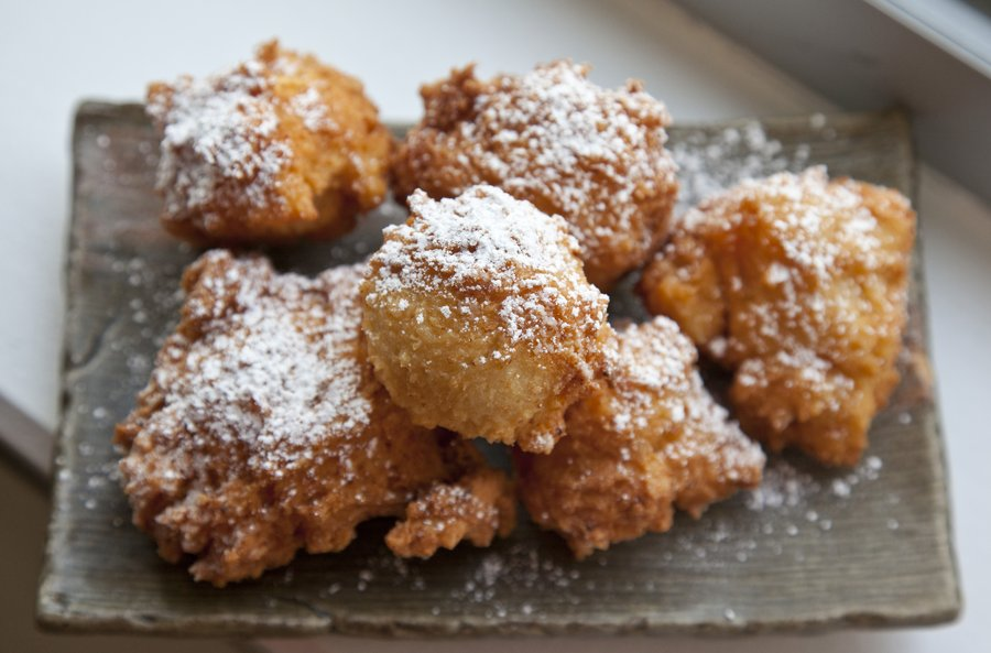 sfingi-(italian-zeppole)