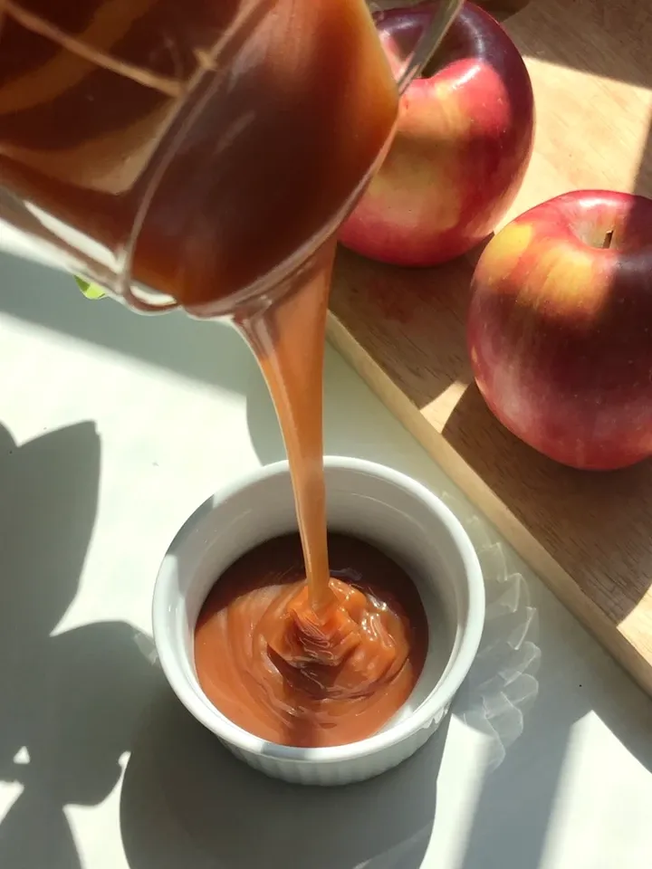 homemade-salted-caramel-sauce
