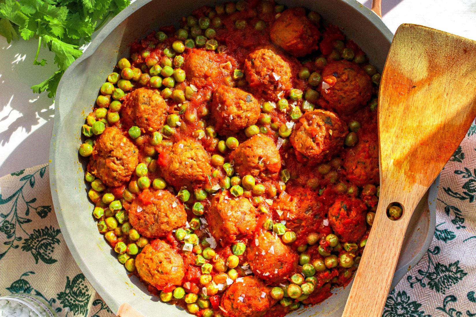 moroccan-meatballs-and-peas