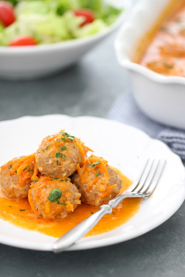 russian-meatballs-with-sour-cream-rice-and-tomatoes