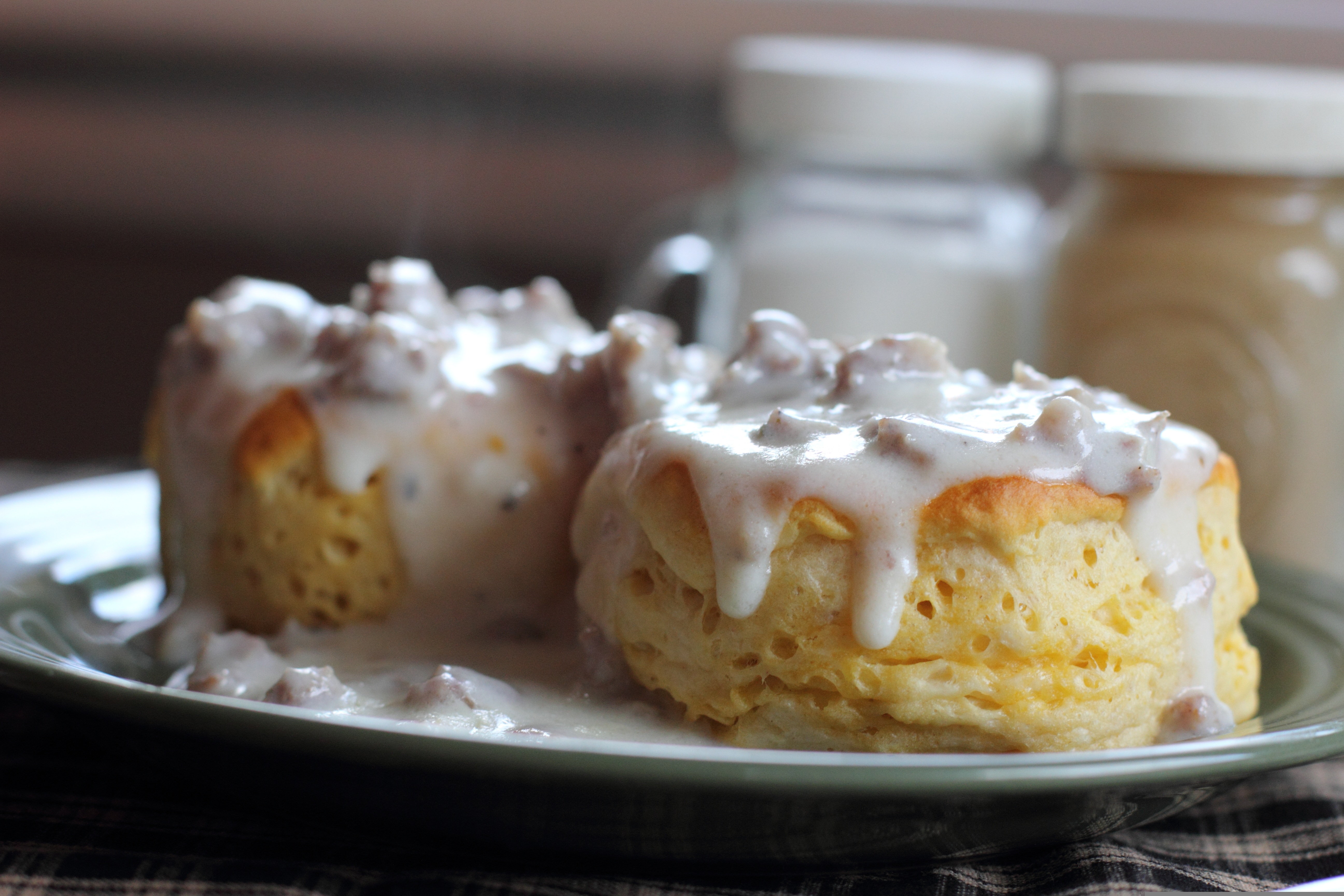 biscuits-and-sausage-gravy:-a-classic-southern-breakfast