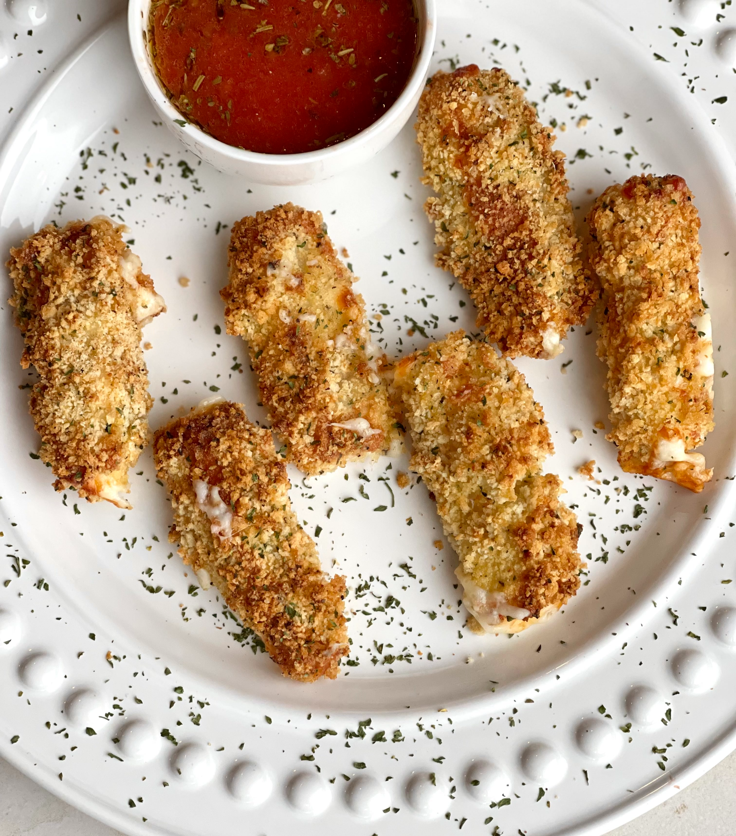 air-fryer-mozzarella-sticks