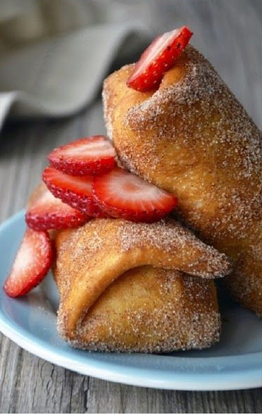 strawberry-cheesecake-chimichangas