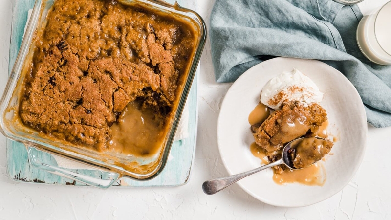 sticky-date-self-saucing-pudding