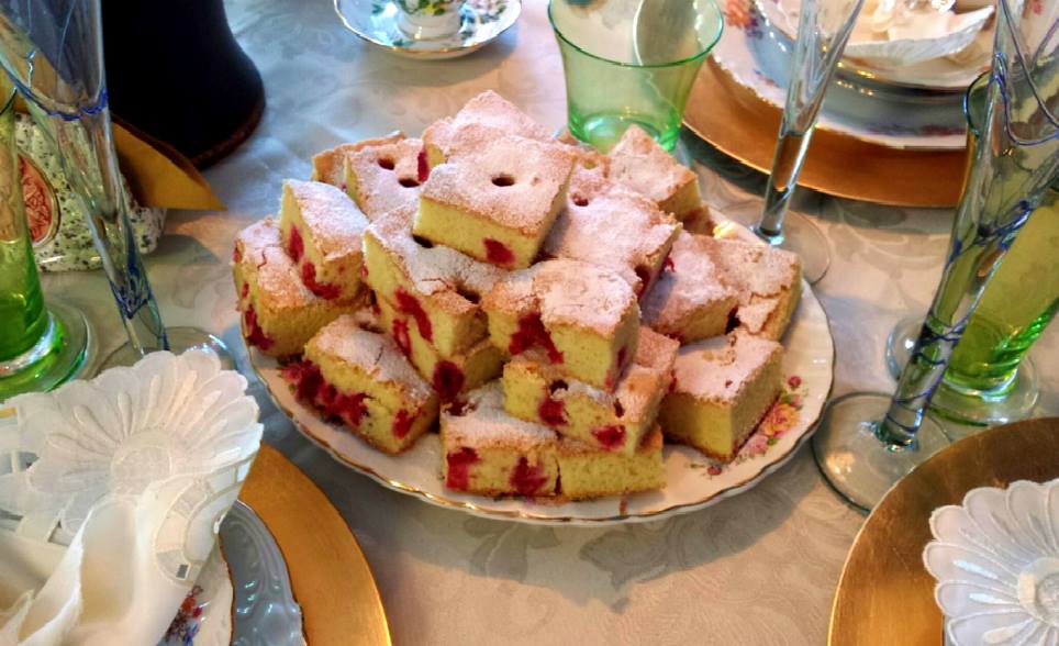 raspberry-sponge-slice
