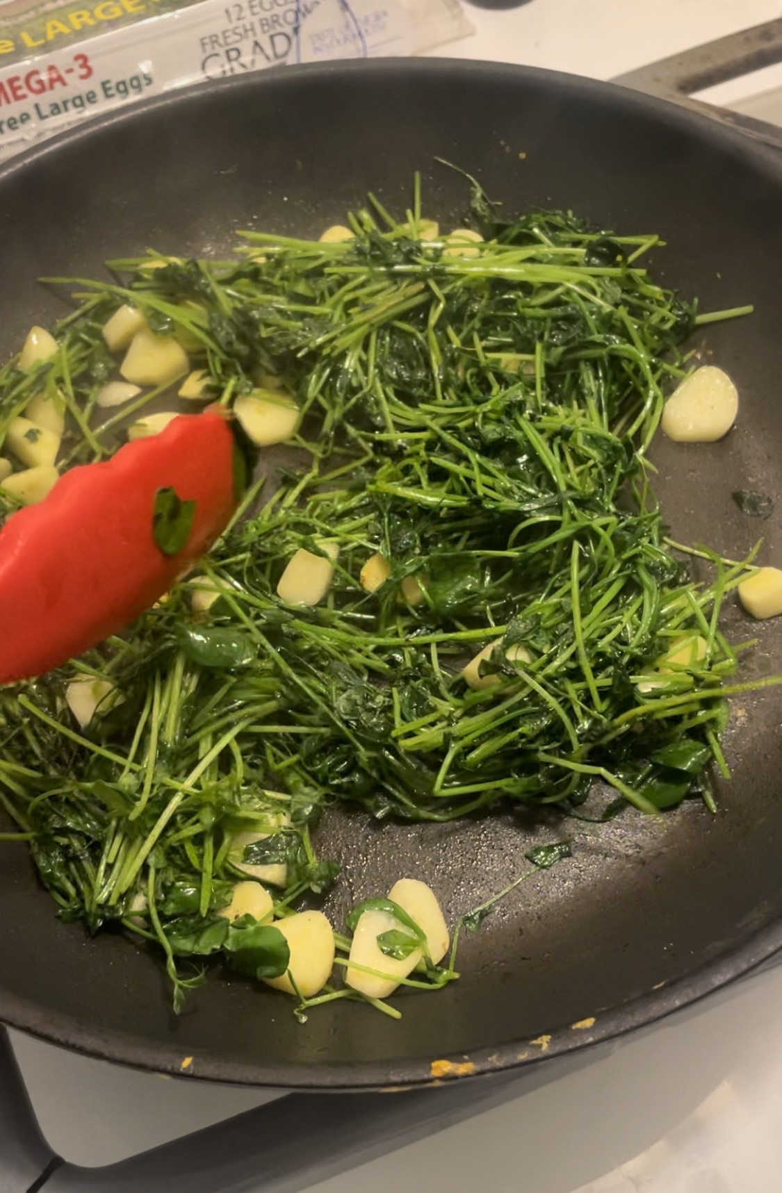 sauteed-pea-microgreens-with-garlic