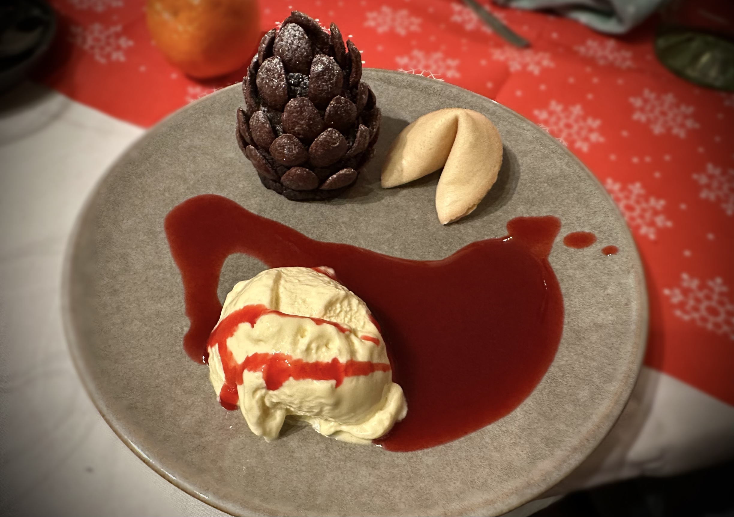 winterliches-tannenzapfen-dessert