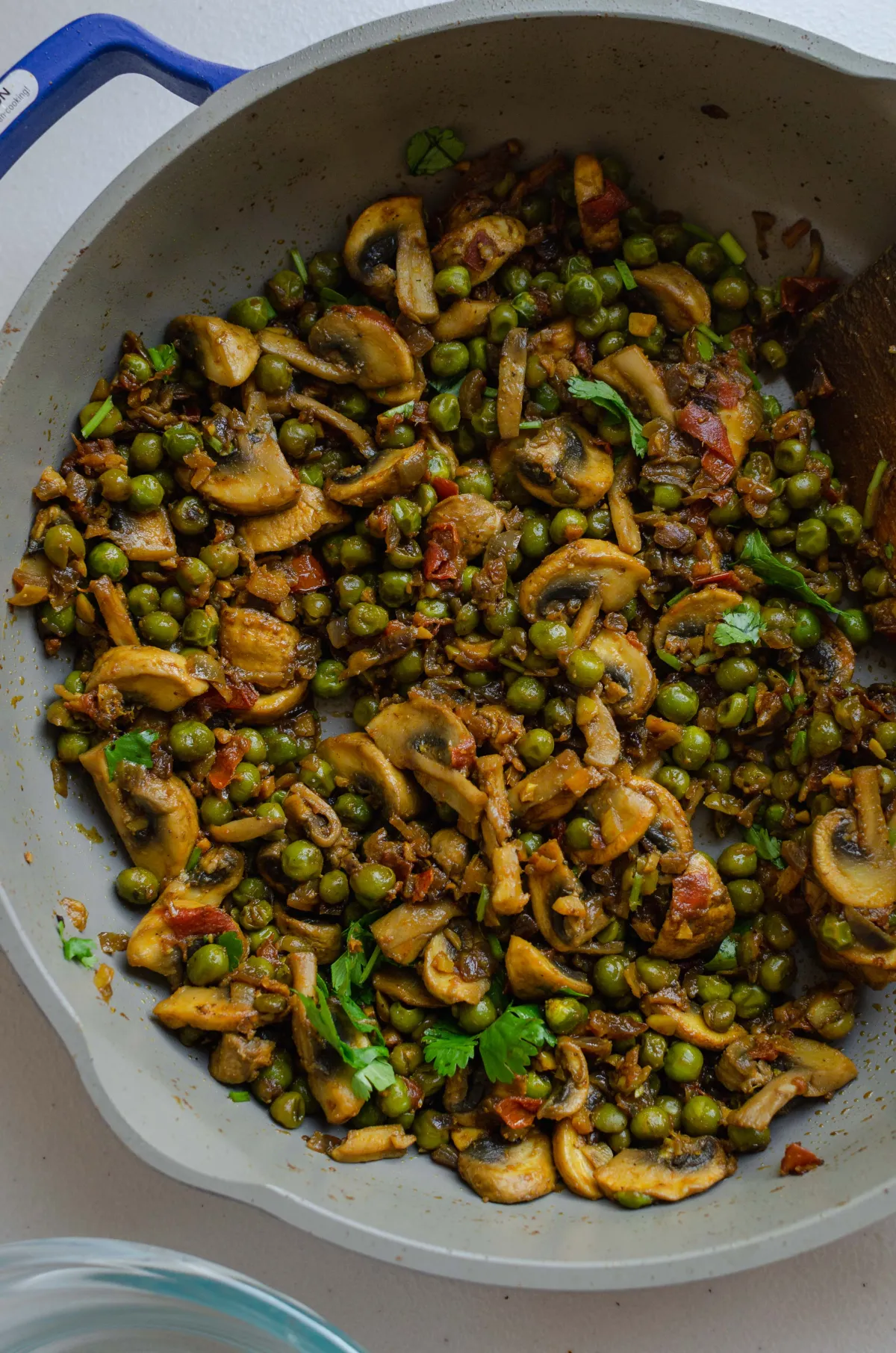 matar-mushroom-sabzi