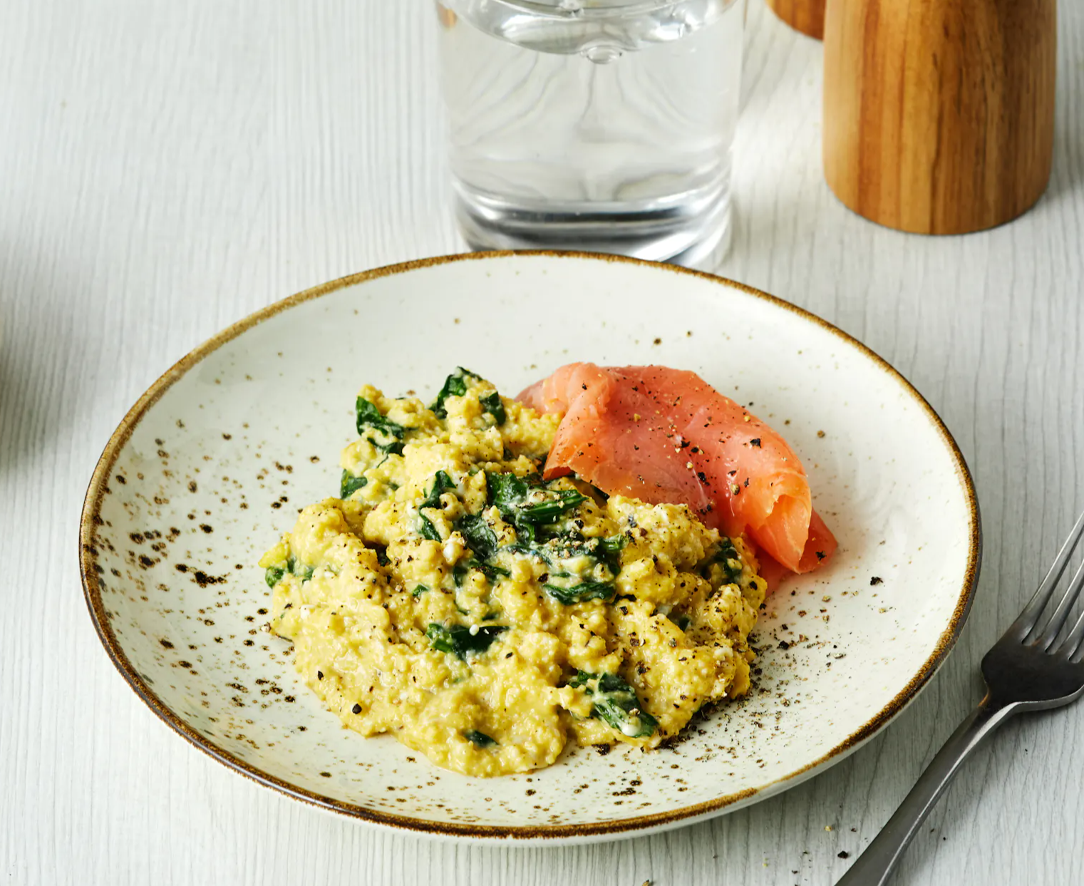 scrambled-eggs-with-salmon-and-spinach