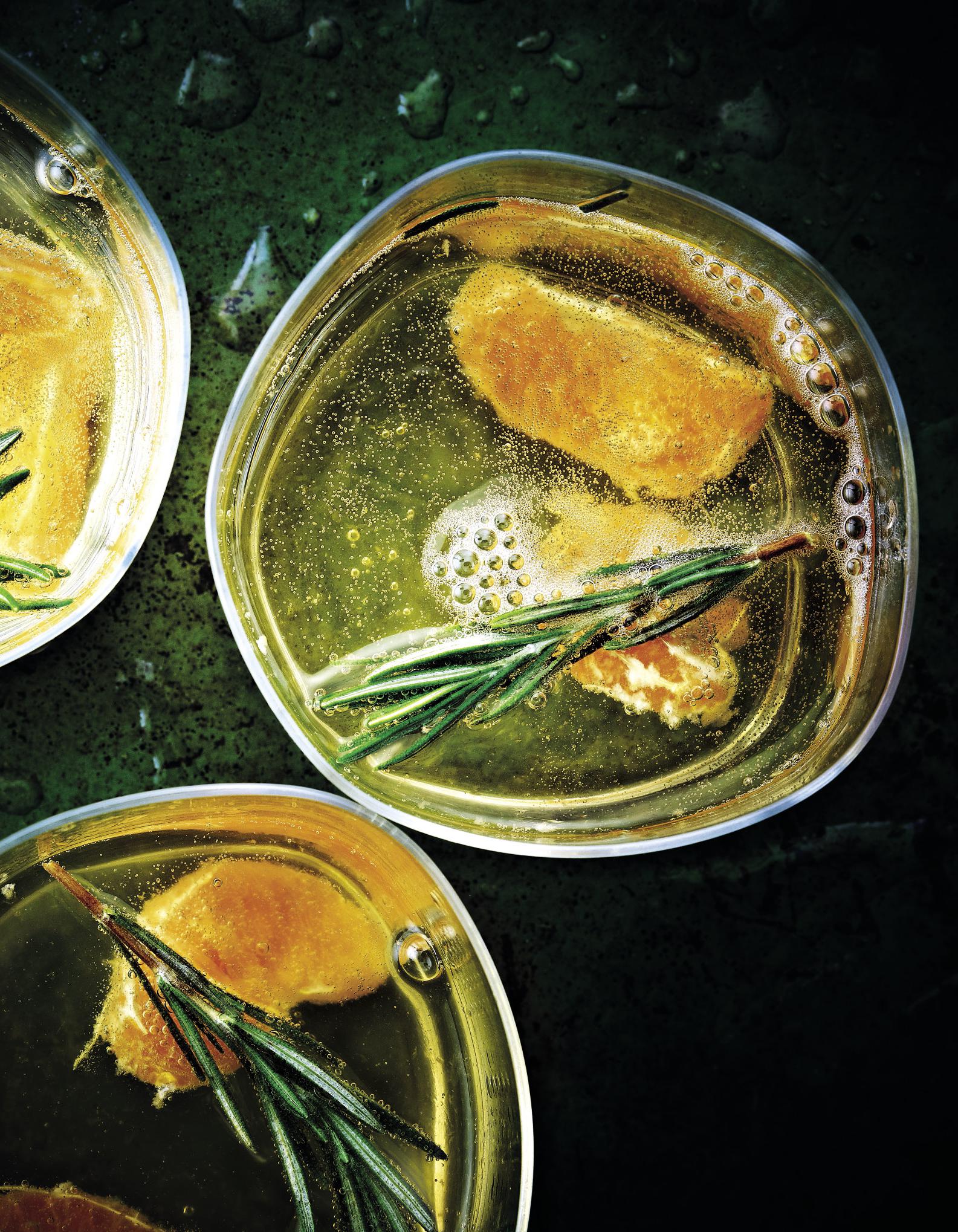 cocktail-clementine-de-corse-champagne-et-romarin