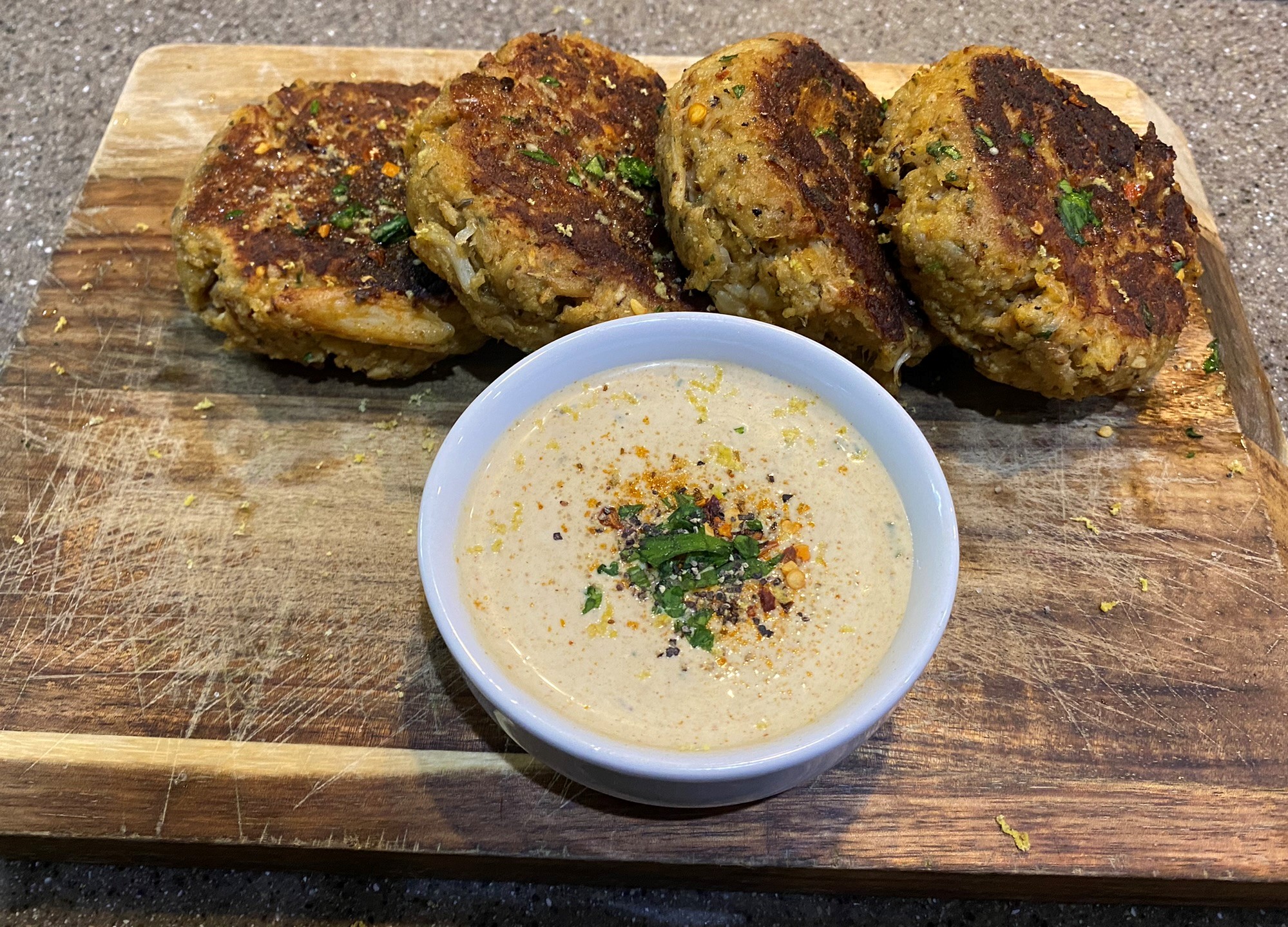 crab-cakes-with-remoulade-sauce