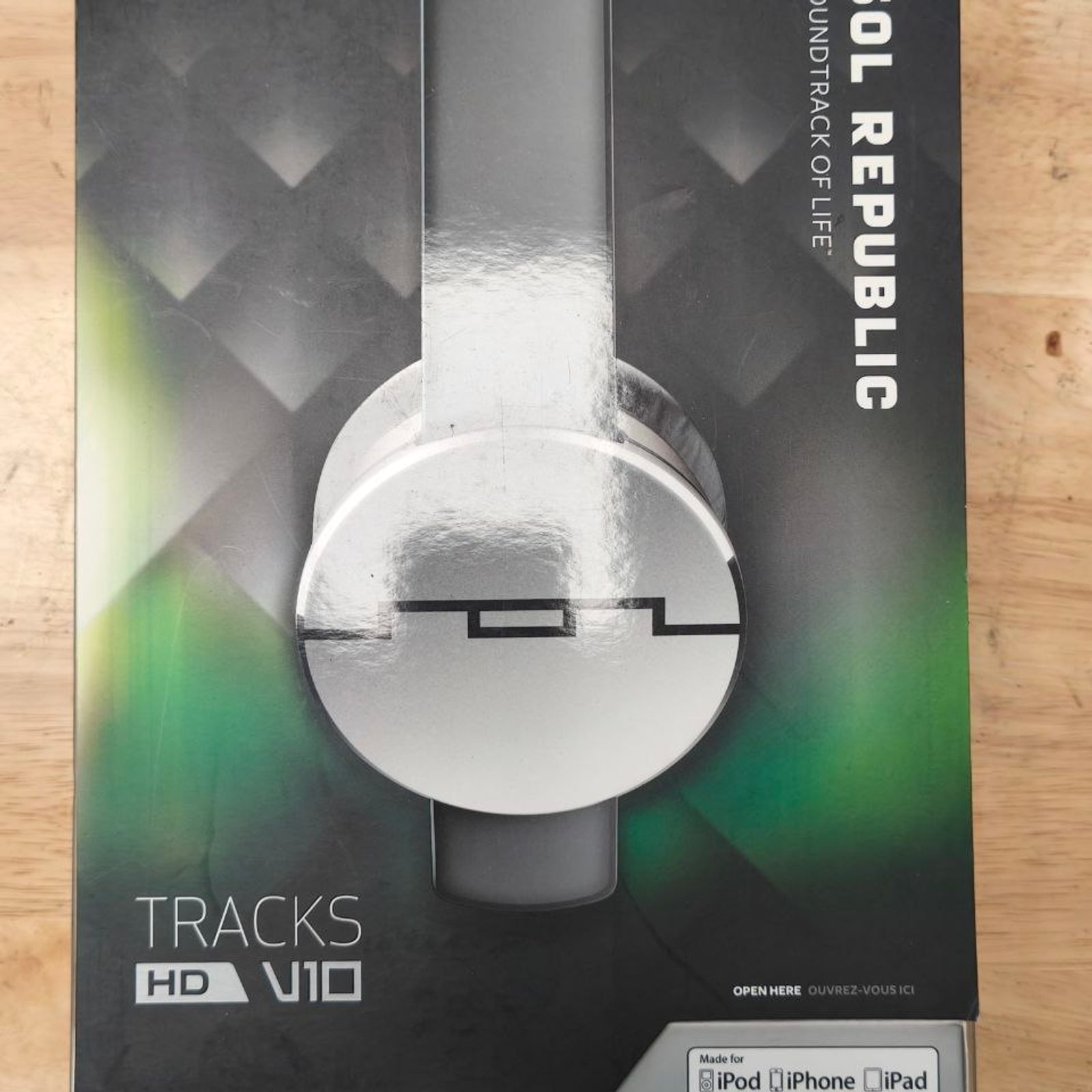 Tai nghe Sol Republic V10 over-ear thiết kế gập gọn