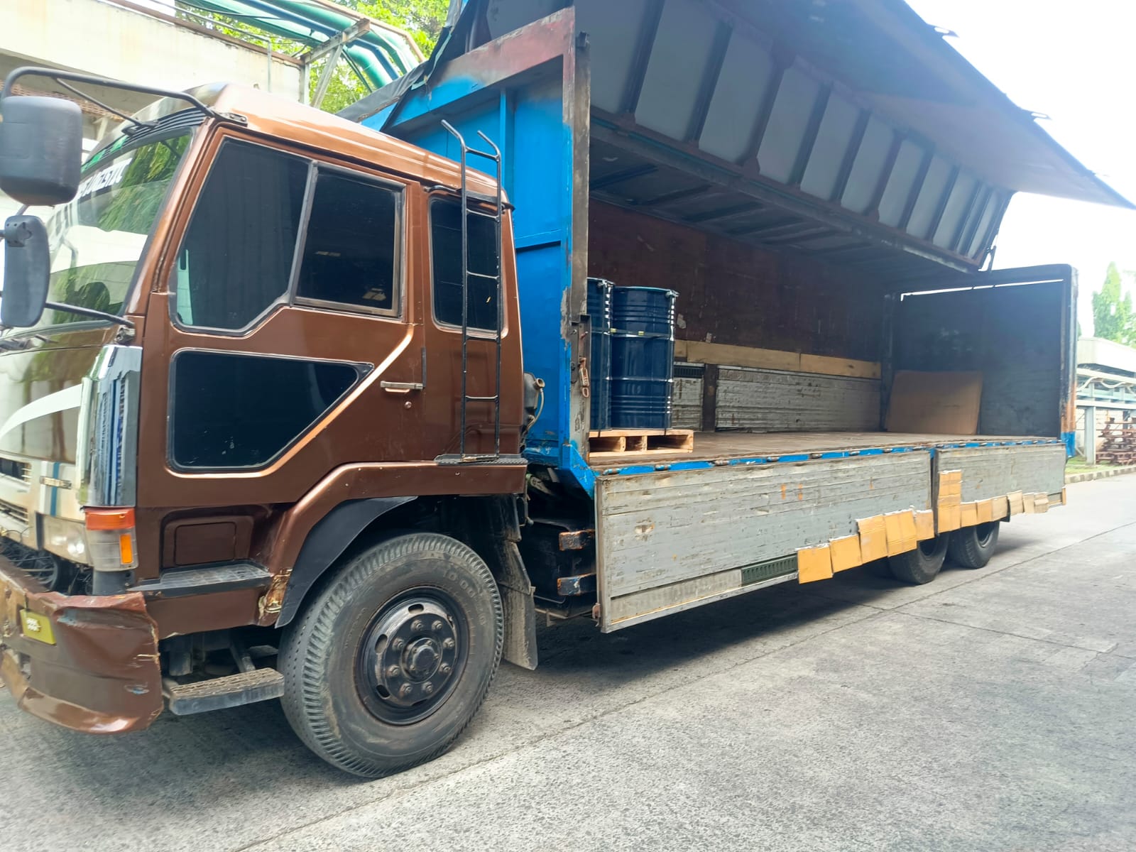 Angkutan Truk & Distribusi Darat
