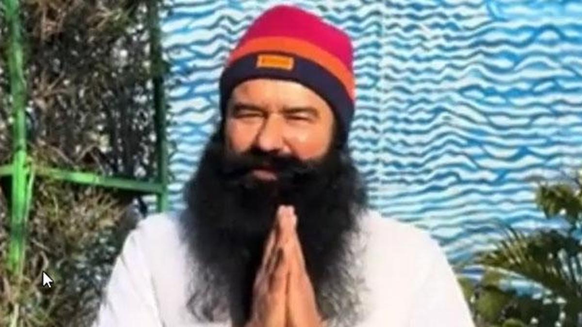 21 ਦਿਨ ਦੀ ਫਰਲੋ ’ਤੇ ਮੁੜ ਬਾਹਰ ਆਇਆ ਰਾਮ ਰਹੀਮ, ਸਿਰਸਾ ਡੇਰੇ ਪਹੁੰਚਿਆ