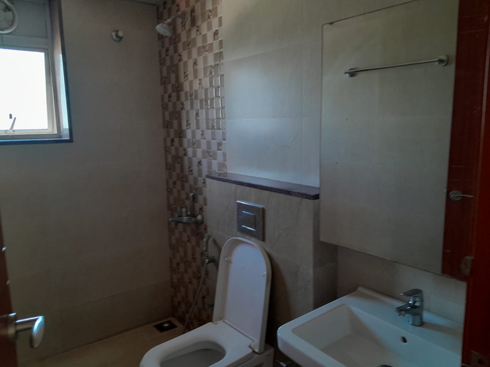 3 BHK SEMI FURNISHED APARTMENT || Asset Bellevue | Pallimukku | MG ROAD  - Preview Thumbnail 4