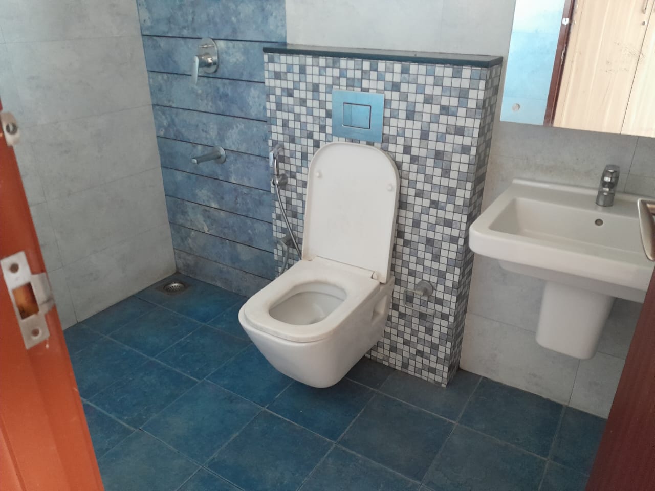 3 BHK SEMI FURNISHED APARTMENT || Asset Bellevue | Pallimukku | MG ROAD  - Preview Thumbnail 5