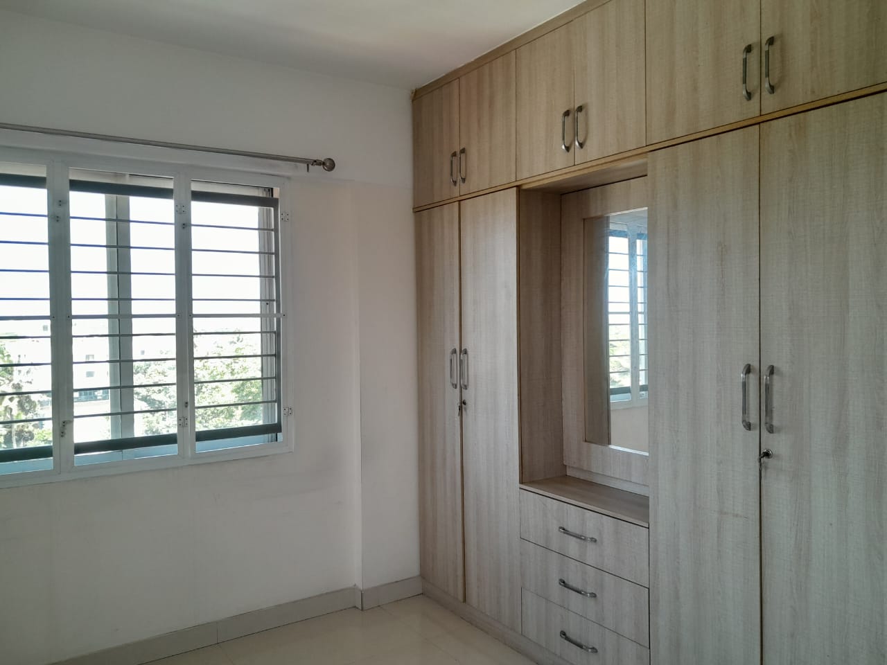 3 BHK SEMI FURNISHED APARTMENT || Asset Bellevue | Pallimukku | MG ROAD  - Preview Thumbnail 11