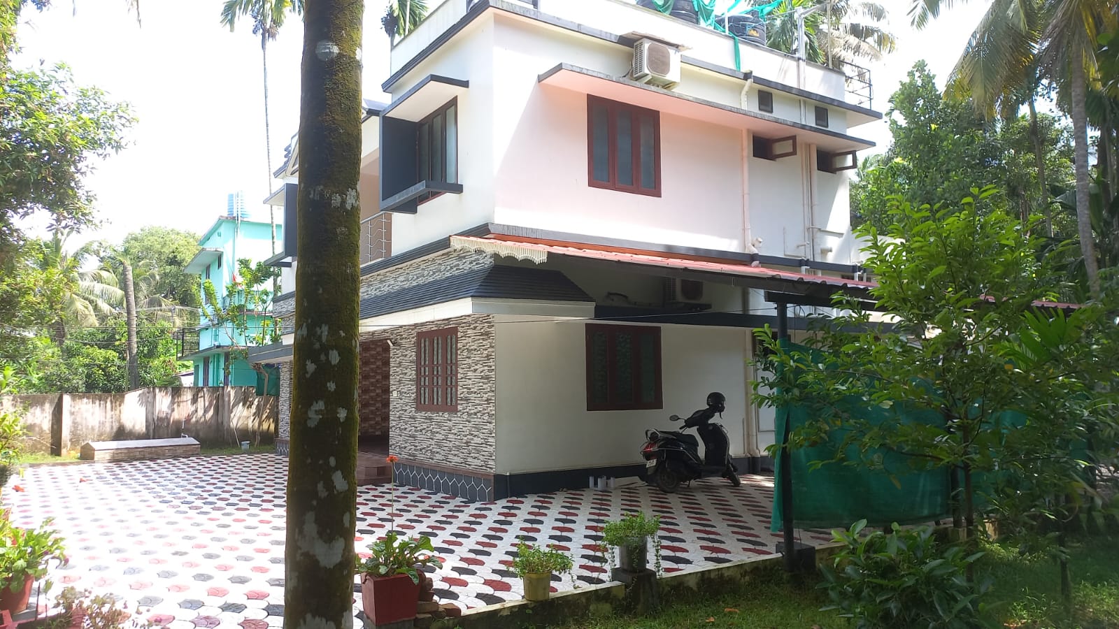 5 BHK Independent House for Sale Near Nettoor, Kochi | 20 Cent Plot | 2173 Sq.Ft - Preview Image 2