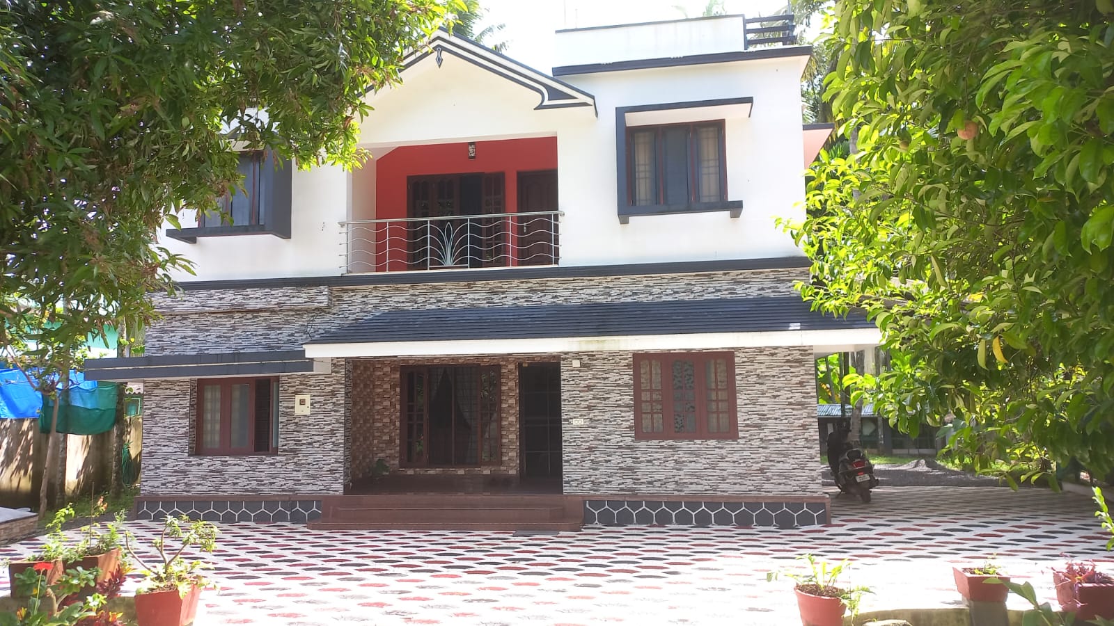 5 BHK Independent House for Sale Near Nettoor, Kochi | 20 Cent Plot | 2173 Sq.Ft - Preview Image 3